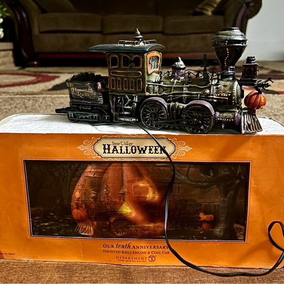 Debt 56 • Halloween • Haunted Rails Engine & Coal Car • Video • W/Box - Picture 2 of 13